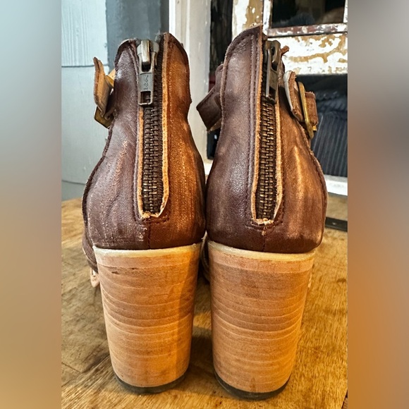 Freebird Chestnut Strappy Block Heels - Picture 4 of 8